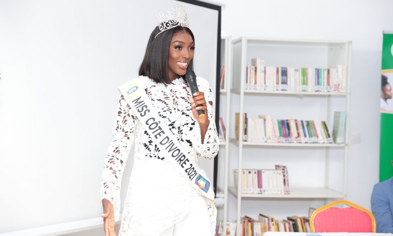 Olivia Yacé, Miss CI 2021 en plein speech