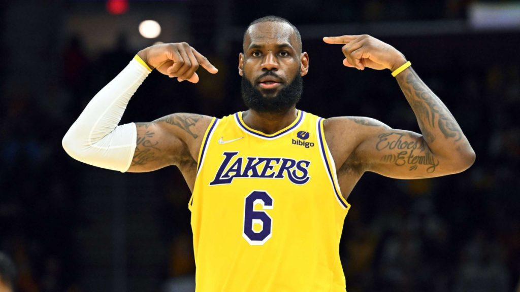 Pour 97,1 millions de dollars, La superstar de la NBA LeBron James prolonge son contrat avec les Lakers.