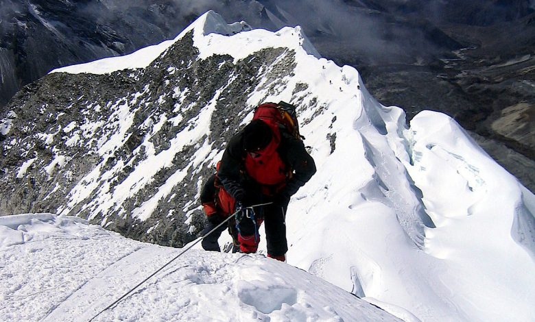 L’alpinisme est un sport qui consiste à faire des ascensions dans les Alpes et, par extension, dans n'importe quelles montagnes.