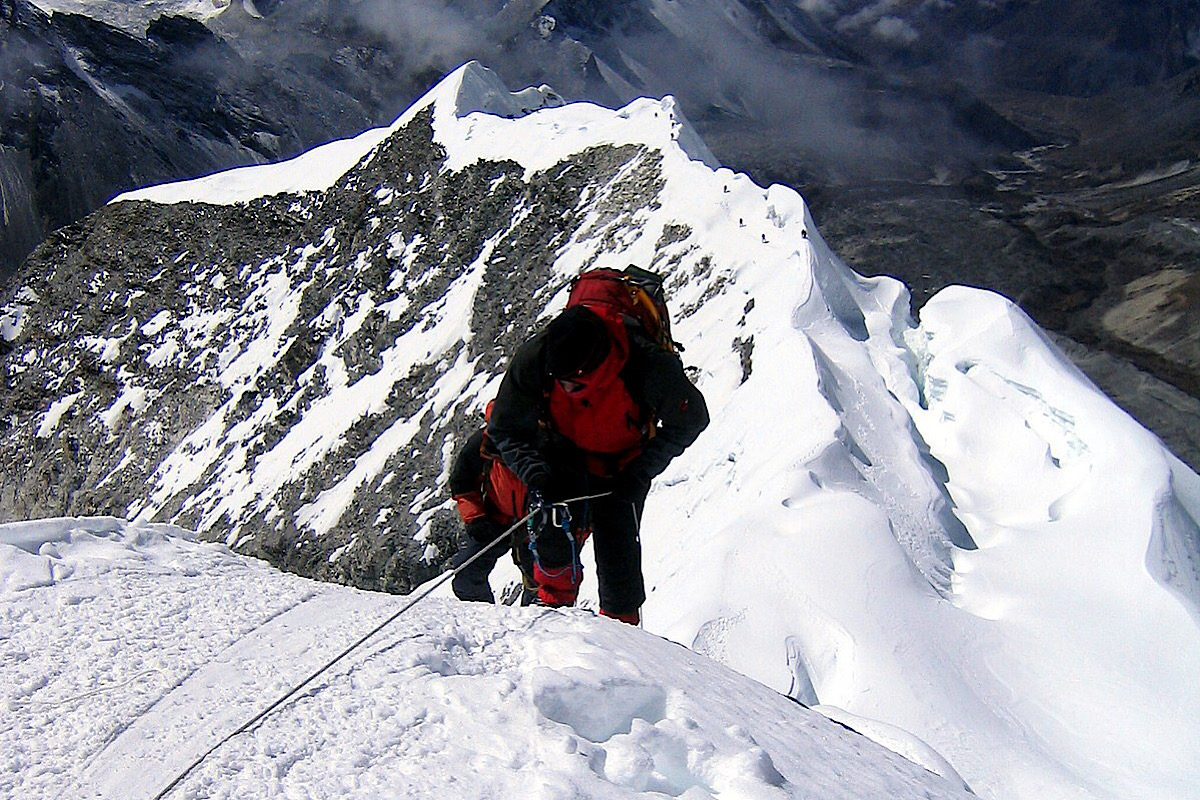 L’alpinisme est un sport qui consiste à faire des ascensions dans les Alpes et, par extension, dans n'importe quelles montagnes.