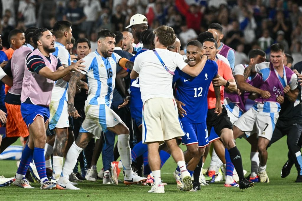 Bagarre générale entre les joueurs français et argentins 