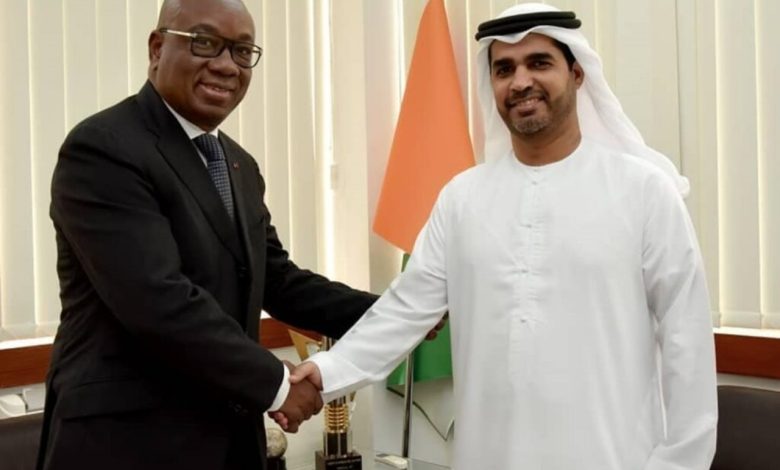 Yacine Idriss Diallo et l'ambassadeur de l'Arabie Saoudite en Côte d'Ivoire, Ali Yousef Al-Nuaimi