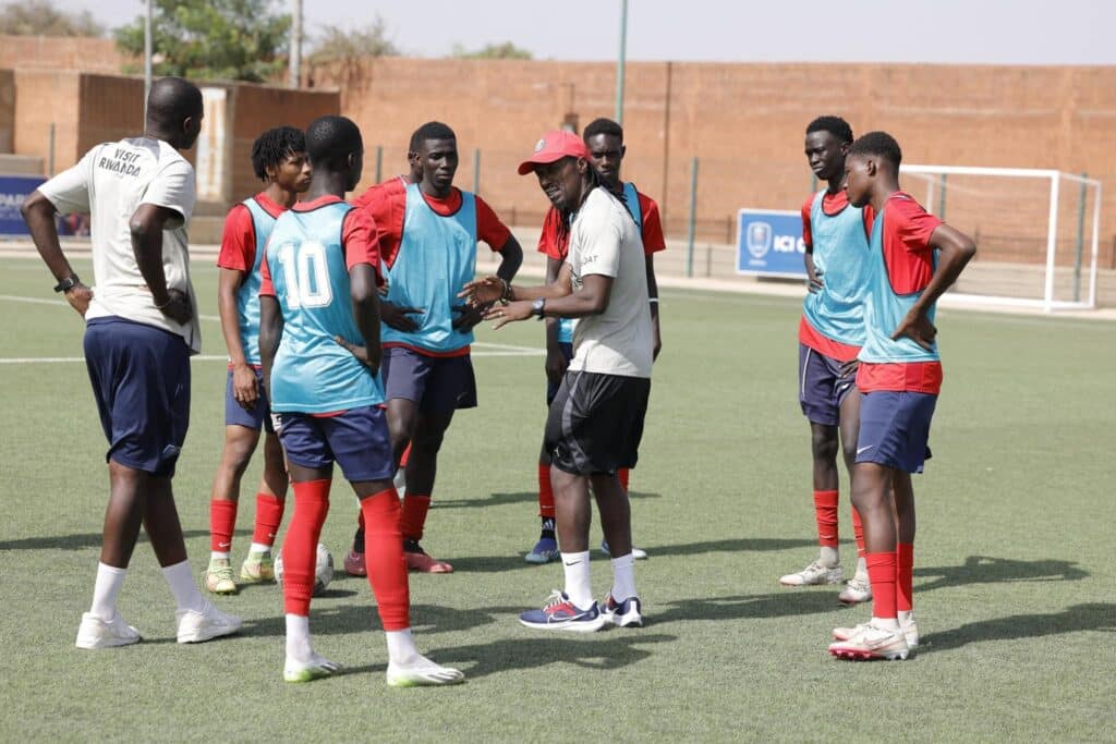 Aliou Cissé et les jeunes joueurs du PSG, branche Sénégal 