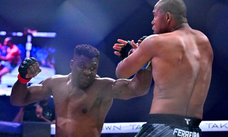 Francis Ngannou qui tape Ferreira pour vivre